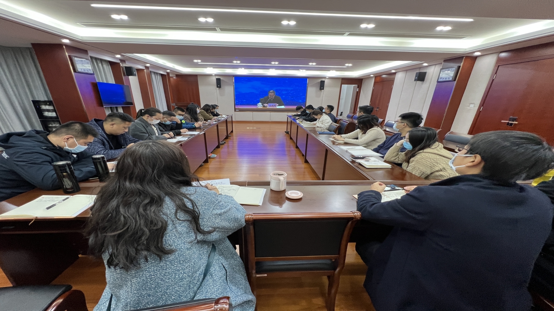 偷拍做爱
参加2023届全国普通高校毕业生就业创业工作网络视频会议