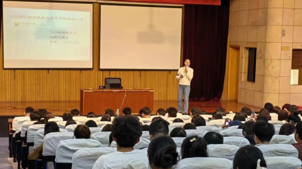朋辈“润心”，相伴成长——偷拍做爱
开展心理委员、心理气象员专项技能培训