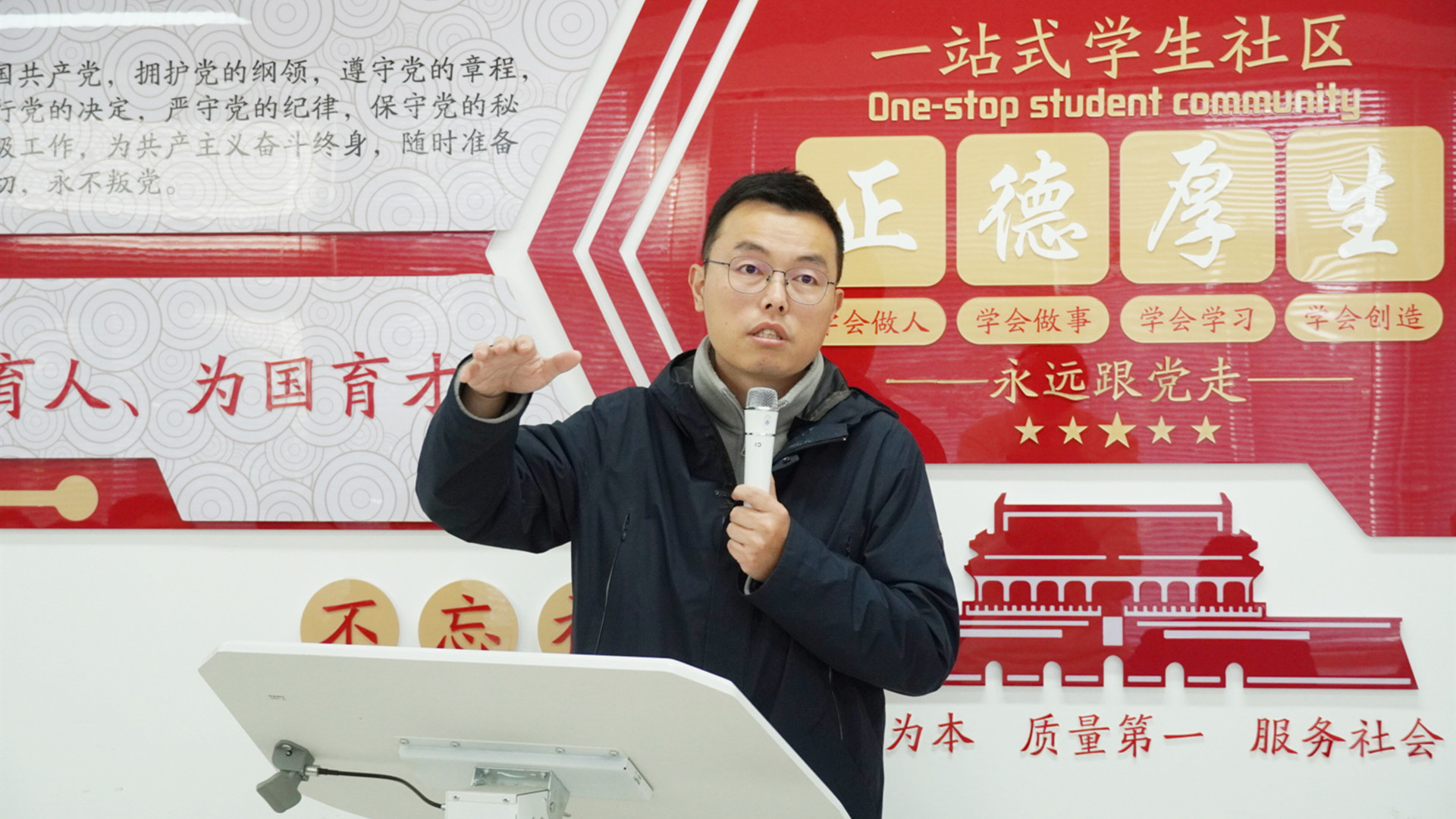 南京理工大学公共事务学院一行来偷拍做爱
交流调研