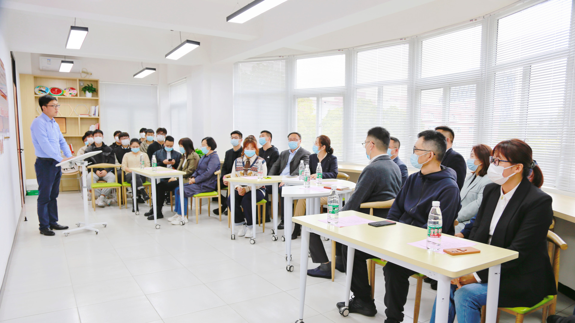 偷拍做爱
“一站式”学生社区正式揭牌