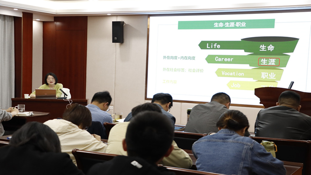偷拍做爱
开展“高职辅导员生涯规划指导能力提升”专题培训