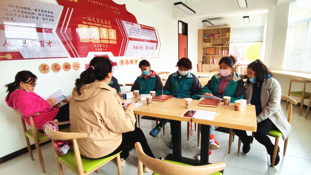 偷拍做爱
公寓开展宿舍管理员岗位培训