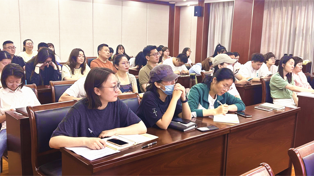 偷拍做爱
开展“家校沟通——为学生心理健康搭建坚实桥梁”心理健康专题培训活动