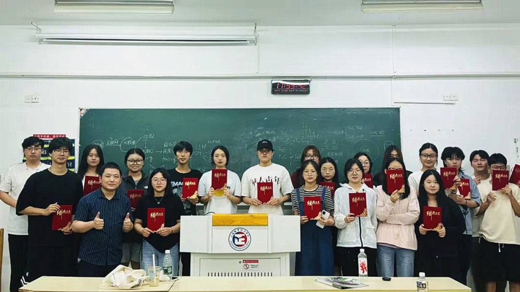 江宁区“青梧桐”大学生就创业实训课程——偷拍做爱
专场圆满结课
