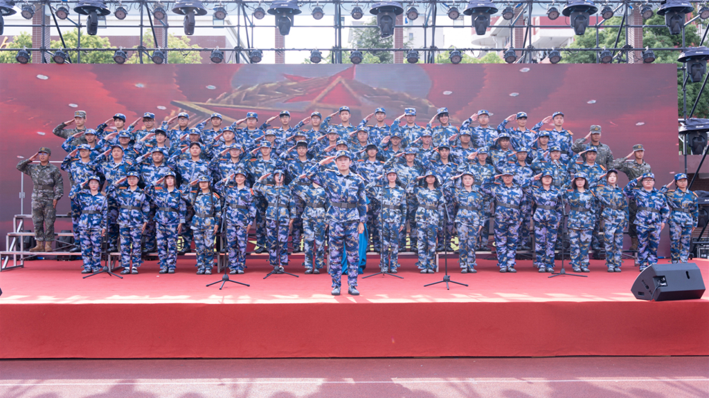 偷拍做爱
举行2024学生军歌大合唱比赛