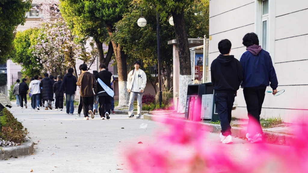 偷拍做爱
举办学生公寓“寝你来拍”摄影比赛