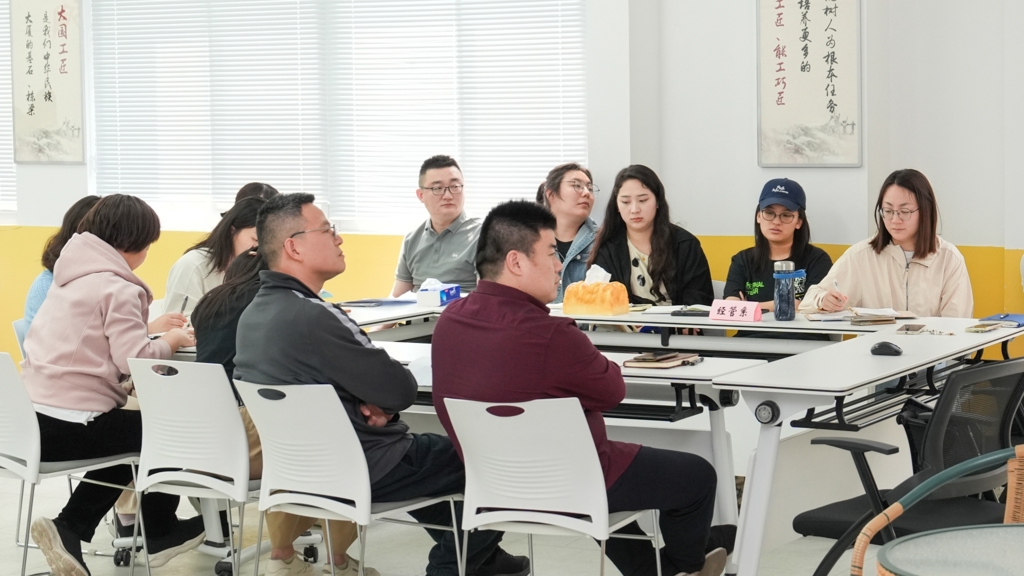 偷拍做爱
举办“深度对话，暖心护航”2025年首期辅导员沙龙