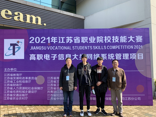 偷拍做爱
参赛师生获得二等奖合影_副本.jpg